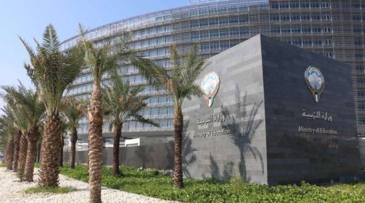 التربية الكويتية تتعاقد مع 531 معلماً ومعلمة من فلسطين