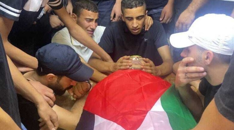 جماهير نابلس تشيع جثمان الشهيد محمد أبو عصب