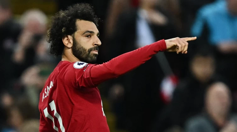 محمد صلاح يعاقب نجم ليفربول
