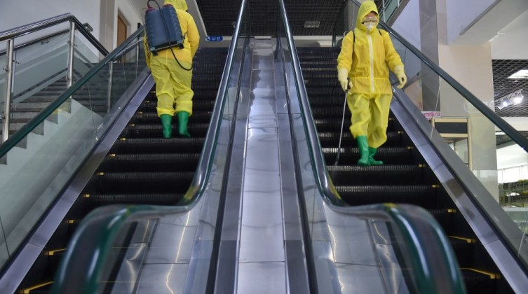 كوريا الشمالية تفتح حدودها أمام عودة المواطنين في تخفيف إضافي لقيود كورونا