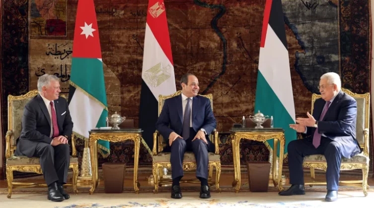 إشادة دولية وعربية بمخرجات القمة المصرية الفلسطينية الأردنية