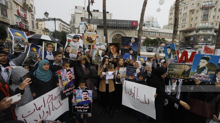 وقفة في مخيم عقبة جبر للمطالبة باسترداد جثامين الشهداء