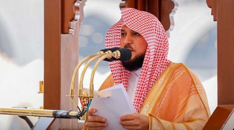 تطورات الحالة الصحية للشيخ ماهر المعيقلي بعد سقوطه في المسجد الحرام