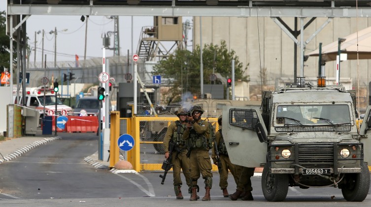 ماذا عقبت الفصائل الفلسطينية على عملية الخليل ؟