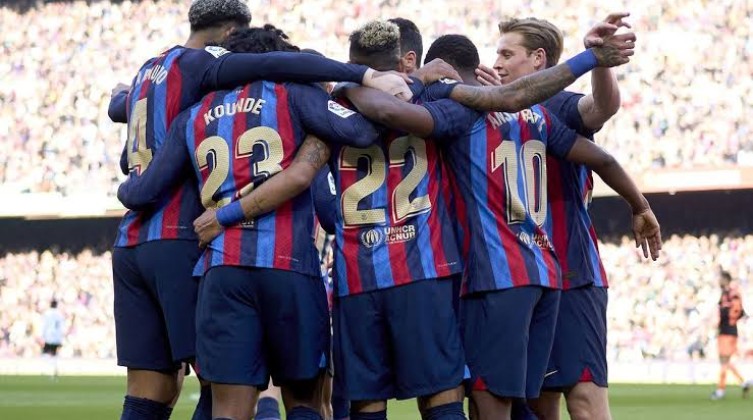 نجم برشلونة يقرر الرحيل عن صفوف الفريق