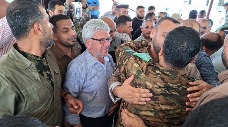 بالصور: سلطات الاحتلال تفرج عن أسيرين من قطاع غزة