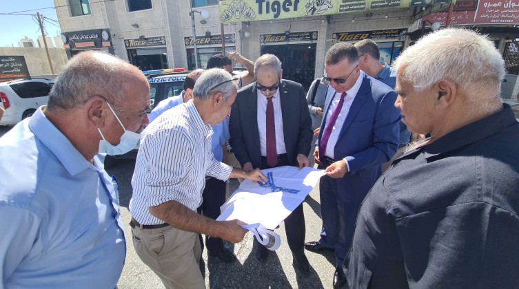 بقيمة 45 مليون شيكل.. زيارة يضع حجر الأساس لمشروعين مهمين في الخليل