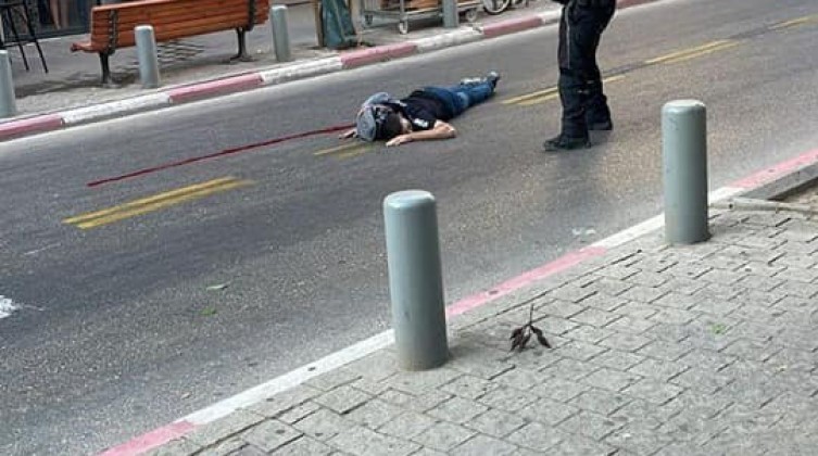 بالفيديو والصور: إعلام الاحتلال: ثلاث إصابات خلال عملية إطلاق نار في تل أبيب