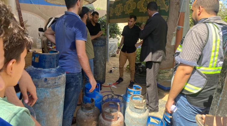 غزة: الدفاع المدني يصادر ثلاثة أجهزة لتعبئة الغاز ويحرر أربع مخالفات