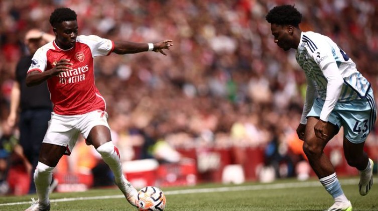 آرسنال يهزم نوتنجهام في افتتاح مشواره في الدوري الإنجليزي