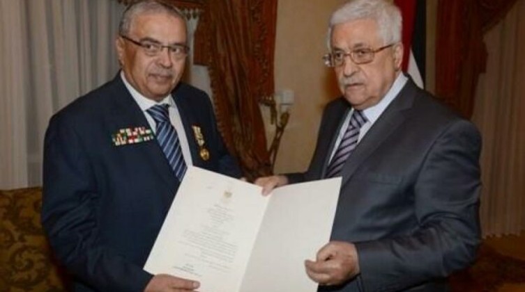 الرئيس عباس ينعى مدير جهاز المخابرات الأسبق