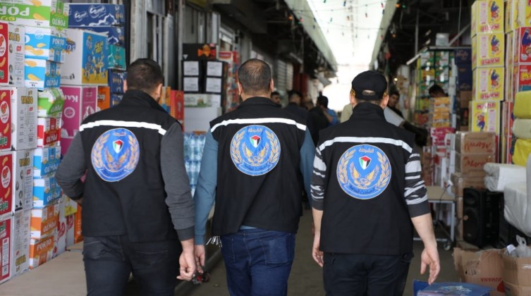 غزة: مباحث التموين توقف منشأتين مخالفتين عن العمل مؤقتًا