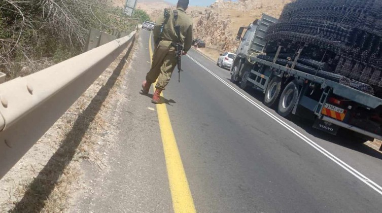 بالصور: إصابة مستوطن في عملية إطلاق نار قرب الأغوار