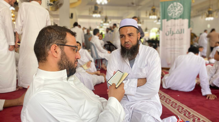 خاص بالصور والفيديو: 1471 حافظًا وحافظة  يسردون القرآن الكريم على جلسة واحدة