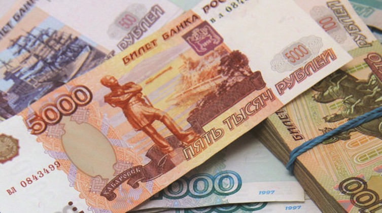الروبل يستقر بعد رفع المصرف المركزي الروسي معدل الفائدة