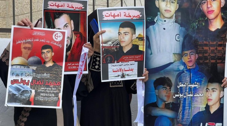 وقفة بطولكرم للمطالبة باسترداد جثامين الشهداء المحتجزة