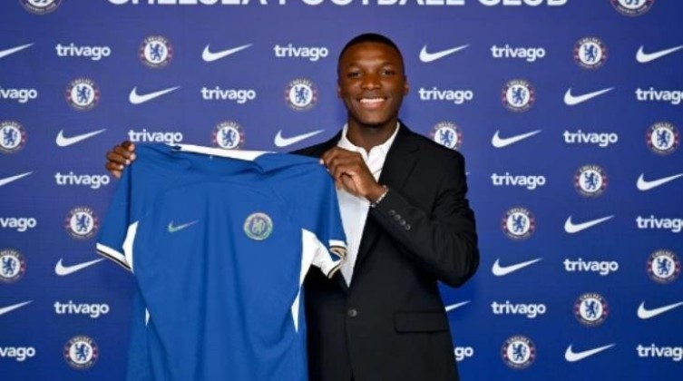 رسمياً.. تشيلسي يعلن التعاقد مع الإكوادوري كايسيدو