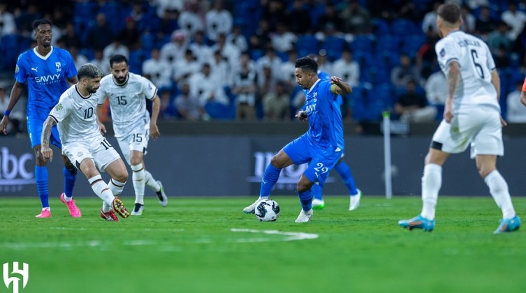 الهلال يضرب موعداً نارياً مع النصر في نهائي البطولة العربية
