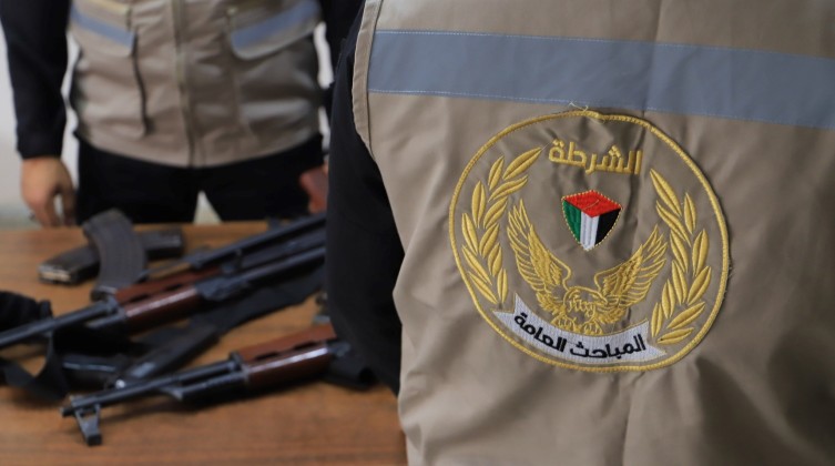 غزة: المباحث العامة تُوقف مطلقاً للنار خلال شجار عائلي