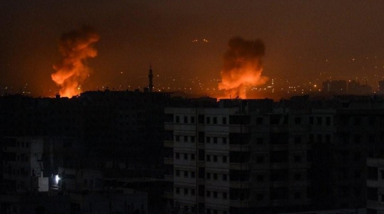 طائرات الاحتلال تقصف أهدافًا في محيط دمشق