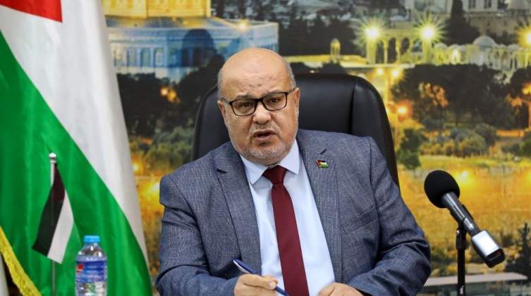 غزة: الدعليس يكشف رزمة تسهيلات للمواطنين والموظفين