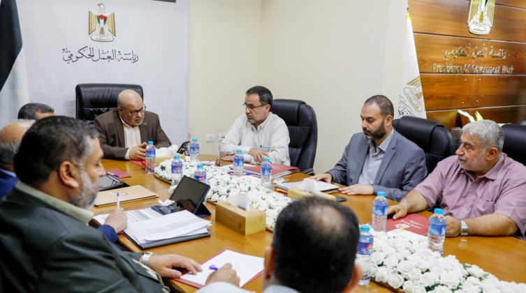 بالصور: الدعليس يتسلم نتائج التحقيق بوفاة المواطن  أبو قوطة