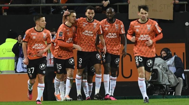 لوريان يكتسح ليل برباعية في الدوري الفرنسي