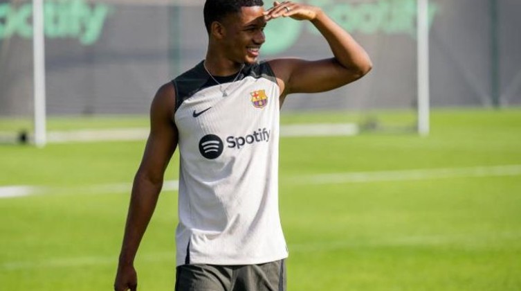 الهلال السعودي يقترب من ضم نجم برشلونة