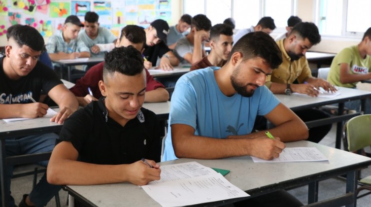 غزة: العمل تشرع باختبارات قبول المتدربين للعام المهني 2023/2024