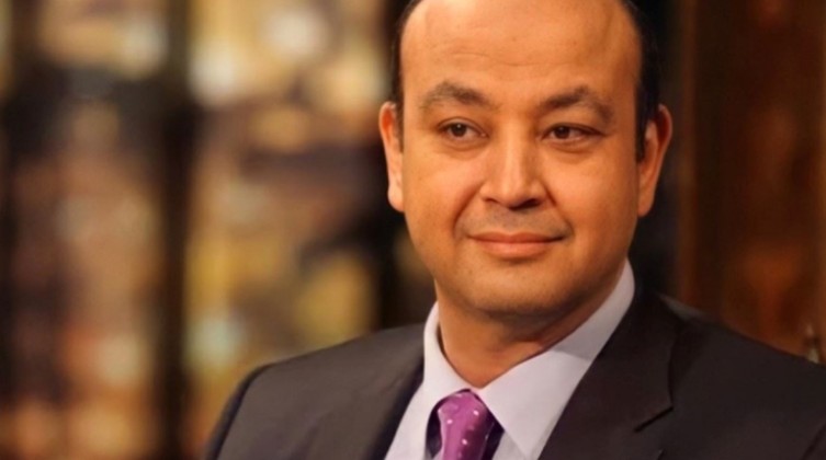 بالصور: عمرو أديب يحتفل بخطوبة نجله خالد