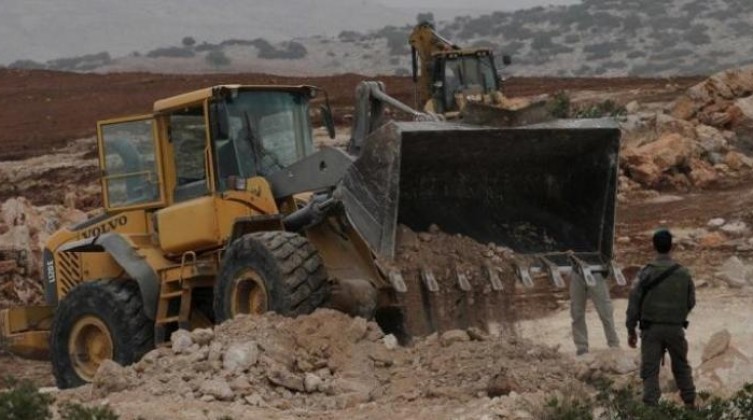 الاحتلال يصادر جرافة غرب محافظة سلفيت