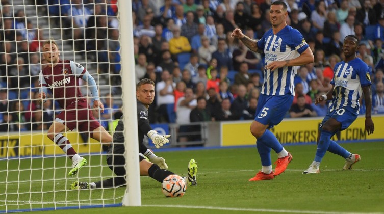 وست هام يضرب برايتون بثلاثية في الدوري الإنجليزي