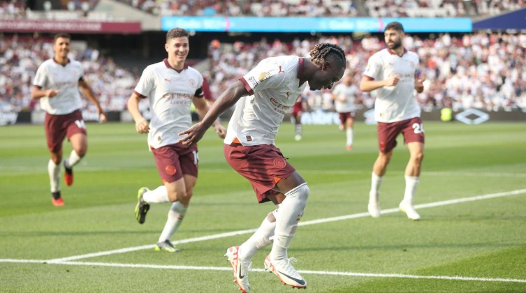 شاهد- مانشستر سيتي يصعق وست هام بثلاثية في الدوري الإنجليزي