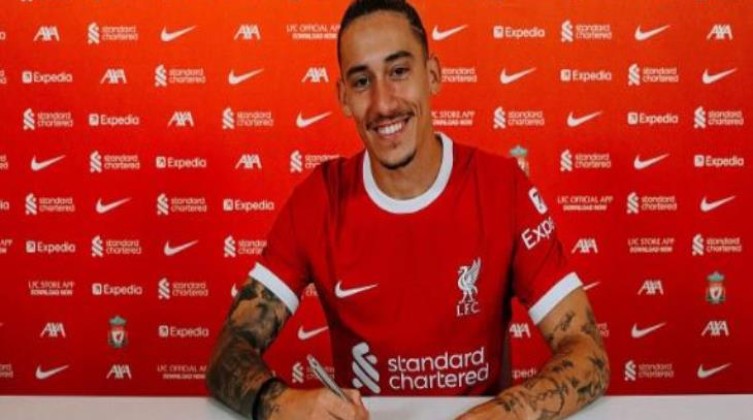 ليفربول يعلن تجدد عقد كوستاس تسيميكاس