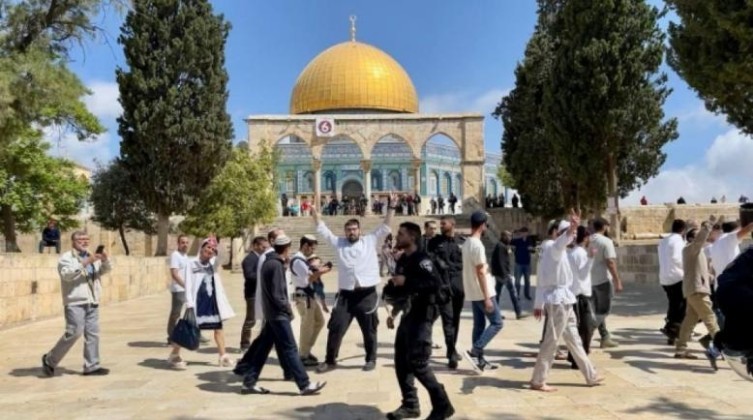 عشرات المستوطنين يقتحمون "الأقصى" بحماية مشددة من الاحتلال
