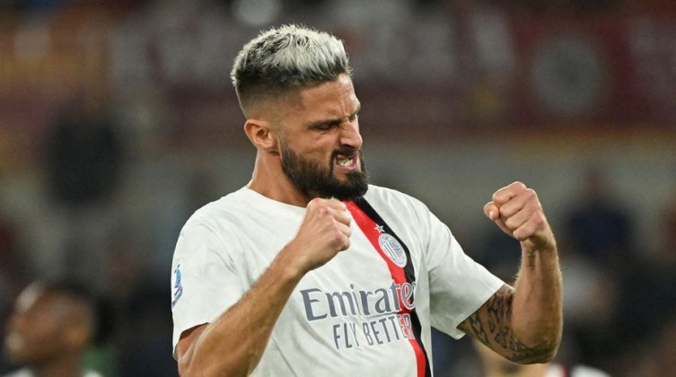 ميلان يهزم روما في عقر داره ويتصدر الدوري الإيطالي