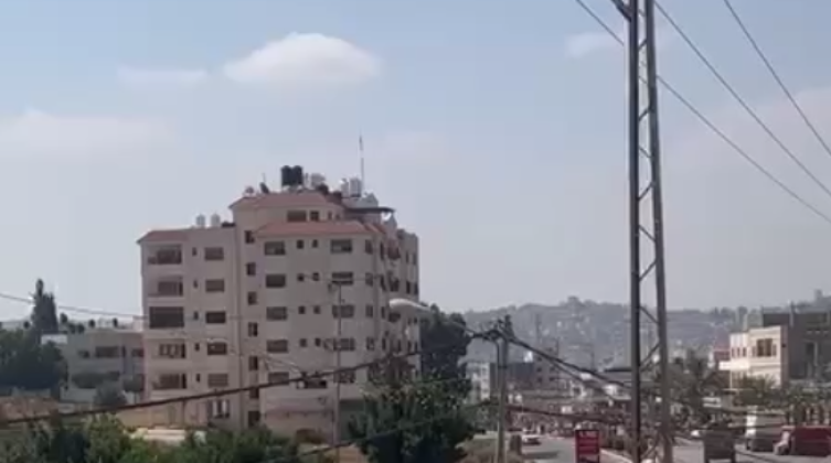 بالفيديو: إصابة 4 مواطنين واعتقال آخرين خلال اقتحام الاحتلال لمخيم جنين