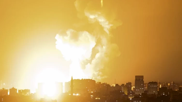 قناة إسرائيلية: جهود كبيرة تبذل لاحتواء التصعيد على حدود غزة