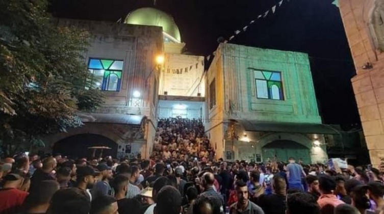 آلاف المواطنين يؤدون "الفجر العظيم" في الأقصى