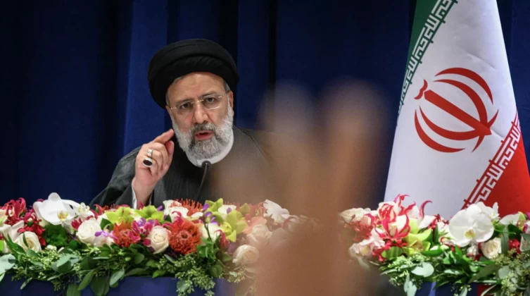 أول تعليق من الرئيس الإيراني بعد إطلاق سراح الأمريكيين الخمسة