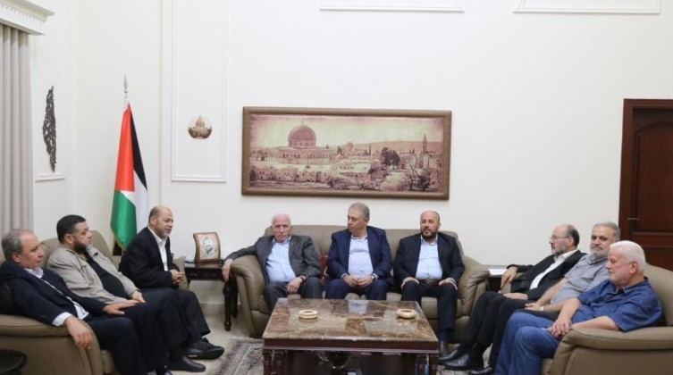 اتفاق بين فتح و حماس على جملة قضايا بشأن مخيم عين الحلوة