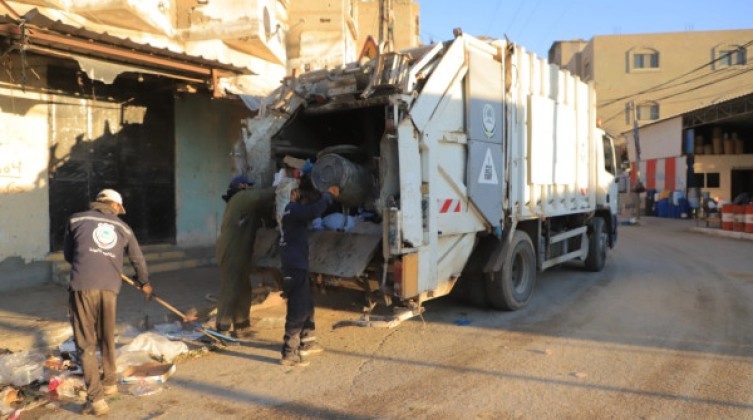 بلدية غزة تُصدر تنويهًا للمواطنين بشأن جمع النفايات
