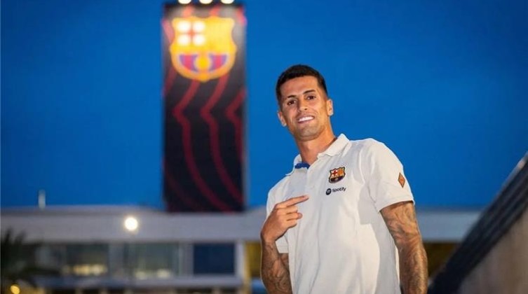 رسمياً.. برشلونة يعلن ضم البرتغالي جواو كانسيل من مانشستر سيتي