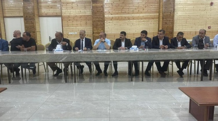 وزير الداخلية يعقد اجتماعات أمنية وعشائرية في الخليل