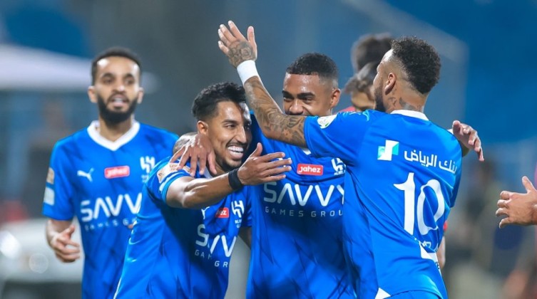 "صاروخ" نيفيز يقود الهلال إلى دور الـ16 في كأس الملك