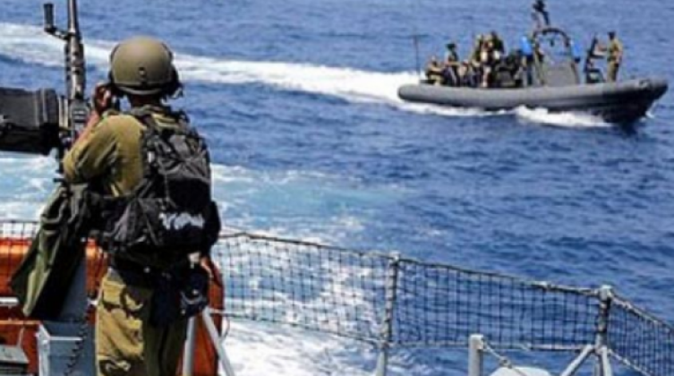 بحرية الاحتلال تستهدف الصيادين في بحر غزة