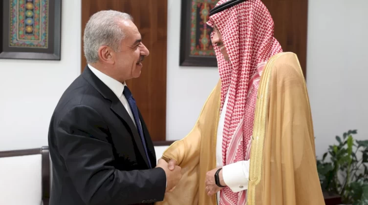 بالصور: اشتية يستقبل السفير السعودي الجديد لدى فلسطين