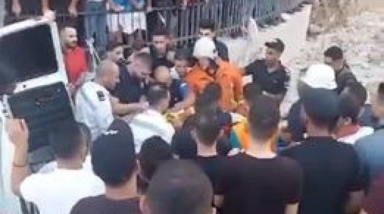 بالفيديو: مصرع عامل بلدية بانهيار تربة في نابلس وانتشال آخر