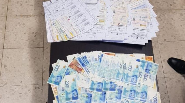 الشرطة تقبض على ثلاثة "مشتبهين" بسرقة مبلغ مالي كبير بأريحا