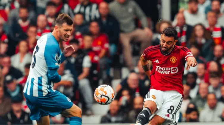 شاهد- مانشستر يونايتد يواصل نتائجه السلبية بالخسارة أمام برايتون